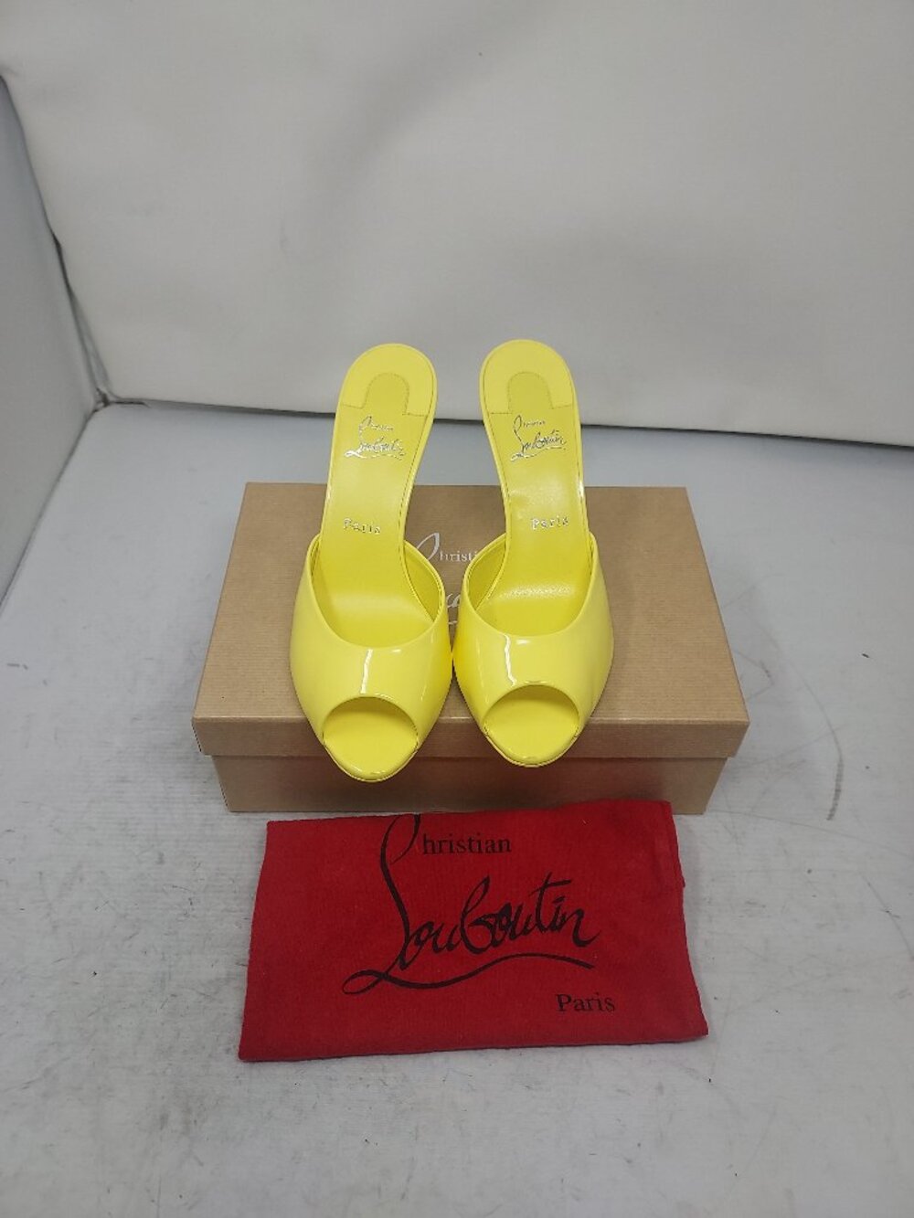 CHRISTIAN LOUBOUTIN Me Dolly Patent Yellow Heel Sandal - Picture 5 of 12